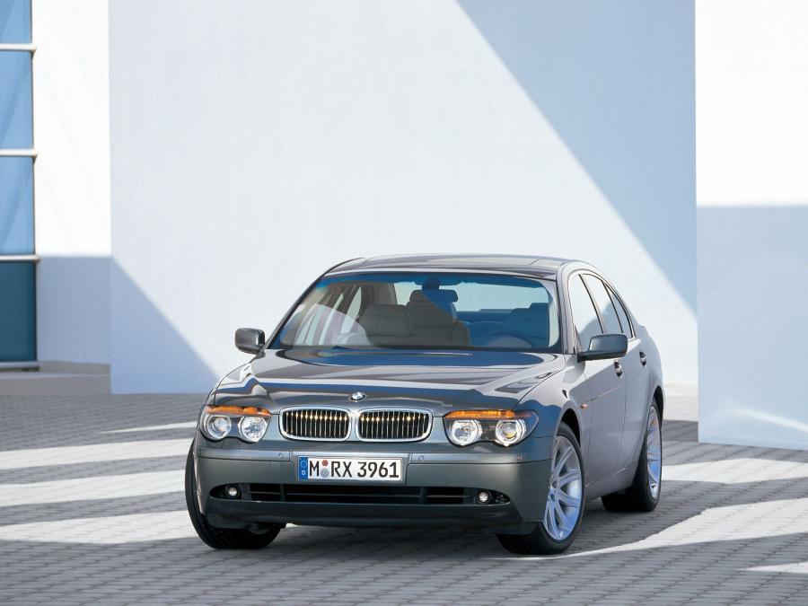  BMW 745i 2001 года  (фото 4 из 14)